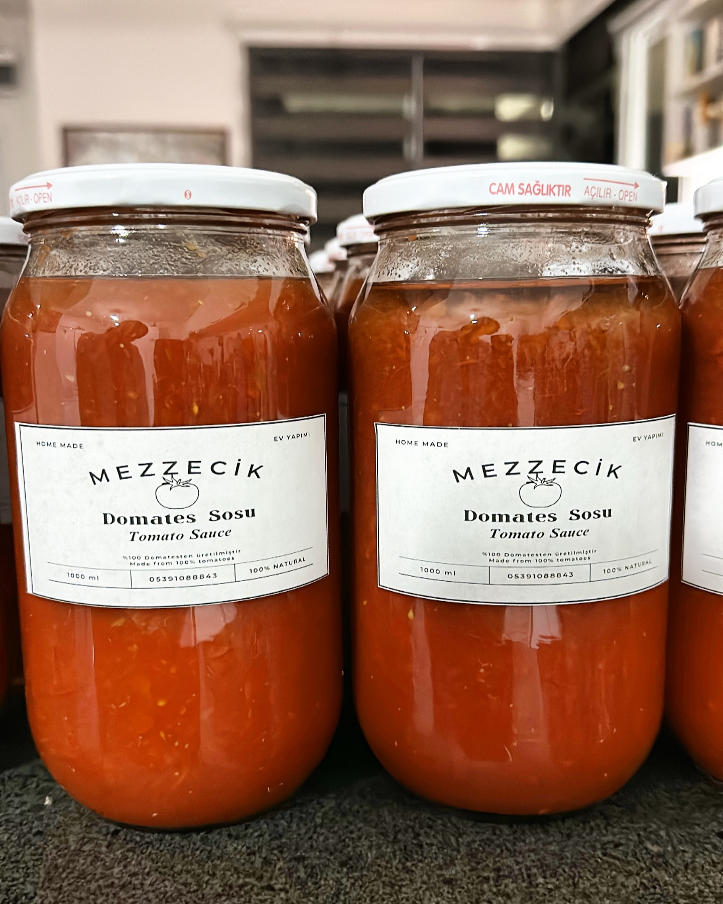 Kavanozda Domates Sosu - Açık Gösterimi